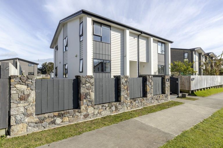 Photo of property in 15 Discovery Place, Marfell, New Plymouth, 4310