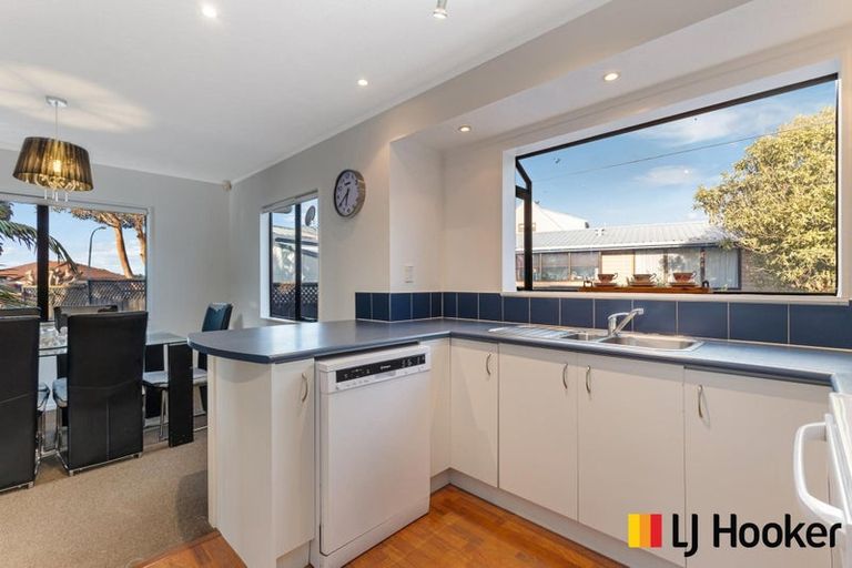 Photo of property in 18 Hadley Wood Drive, Wattle Downs, Auckland, 2103