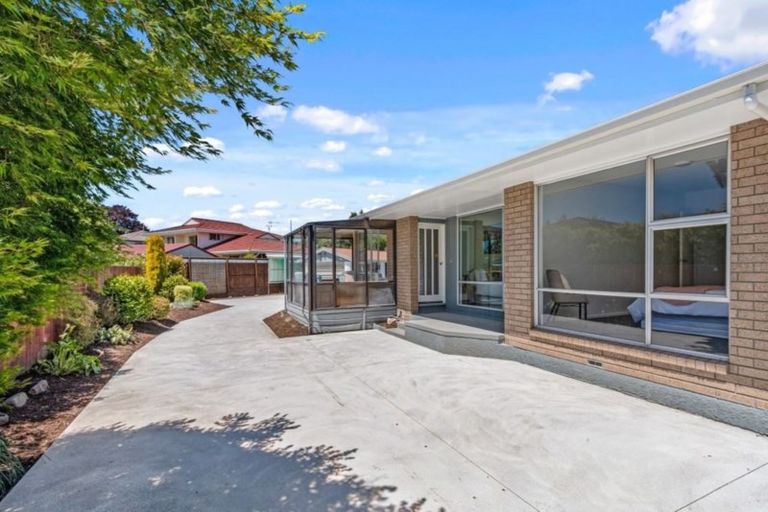 Photo of property in 2/259a Fifield Terrace, Opawa, Christchurch, 8023