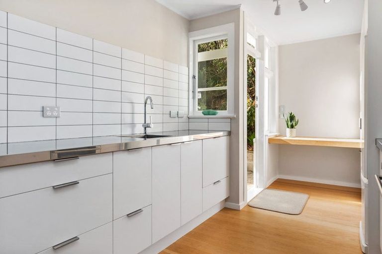 Photo of property in 81 Townsend Road, Miramar, Wellington, 6022