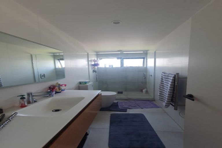 Photo of property in 1 Mataki Way, Glen Eden, Auckland, 0602