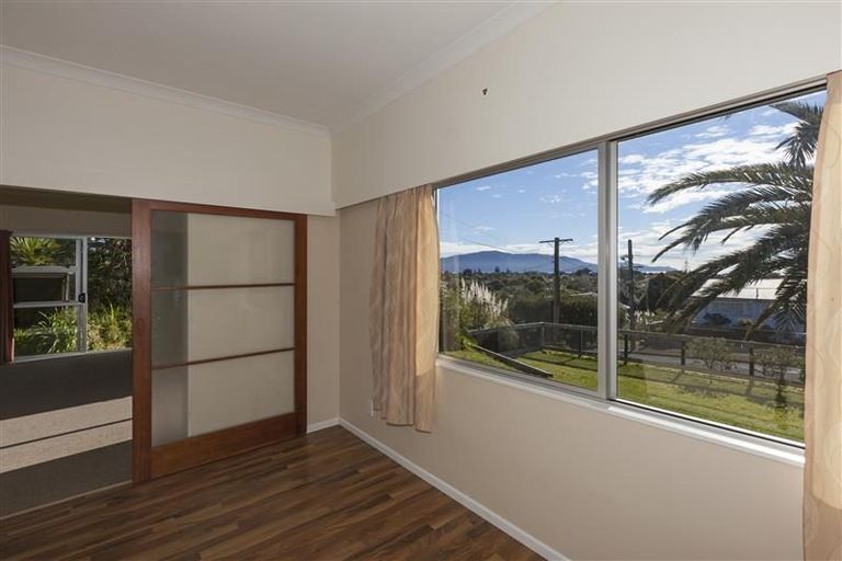 Photo of property in 10 Kawau Grove, Waikanae Beach, Waikanae, 5036