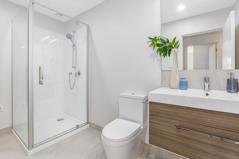 Photo of property in 40 Koreke Close, Kenepuru, Porirua, 5022