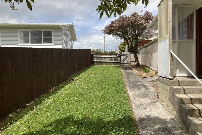 Photo of property in 2/1 Leigh Terrace, Bayview, Auckland, 0629