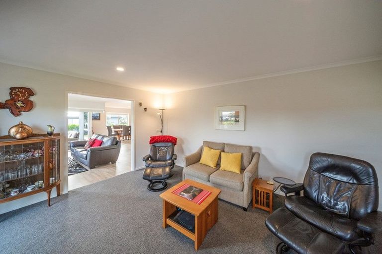 Photo of property in 53 Links Drive, Waiwhakaiho, New Plymouth, 4312