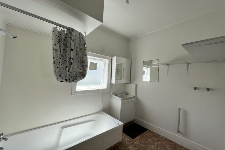 Photo of property in 4/5 Benares Street, Khandallah, Wellington, 6035