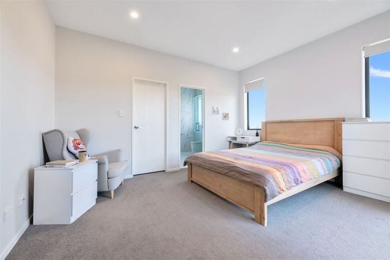 Photo of property in 25 Tautoru Avenue, Orewa, 0931