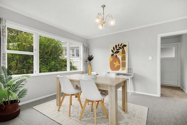 Photo of property in 114 Redwood Avenue, Tawa, Wellington, 5028