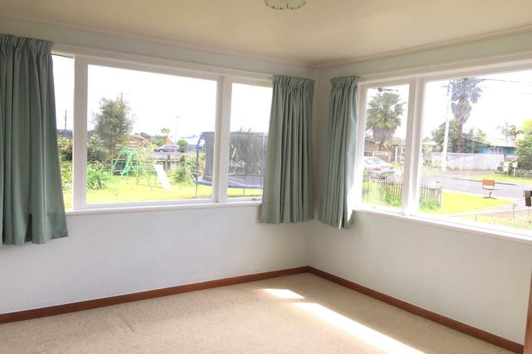 Photo of property in 6 Tawa Road, Te Atatu Peninsula, Auckland, 0610