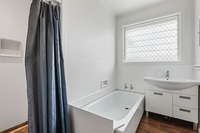 Photo of property in 26 Ray Small Drive, Papakura, 2110