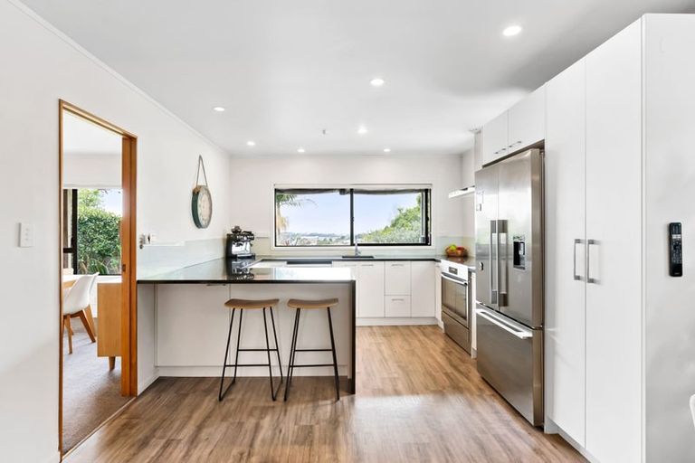 Photo of property in 1/305 Glenfield Road, Glenfield, Auckland, 0629