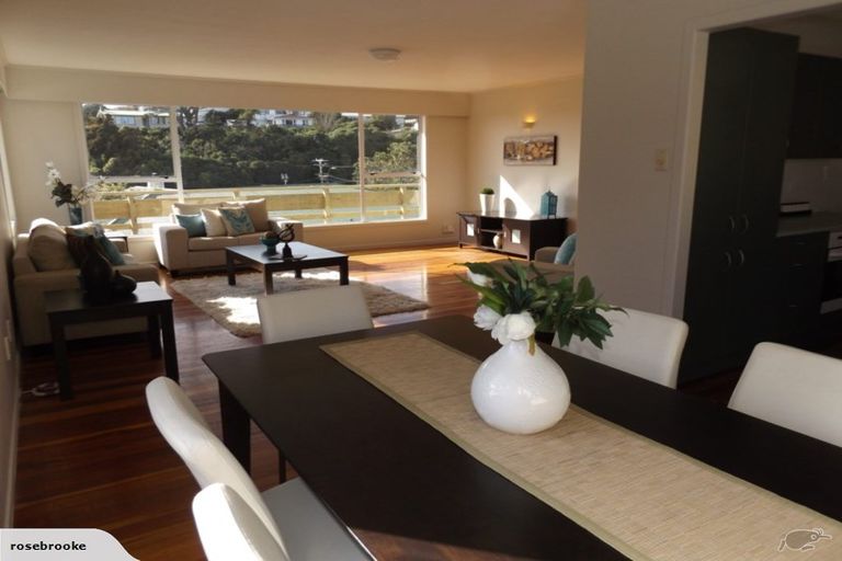 Photo of property in 6 Link Road, Newlands, Wellington, 6037