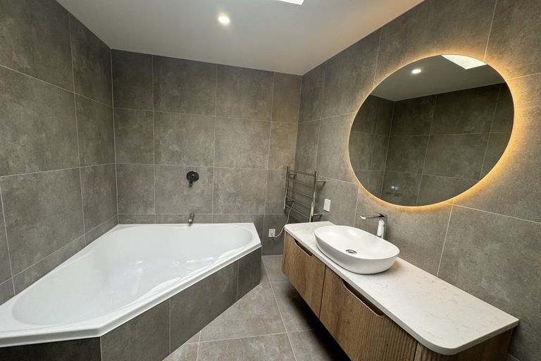 Photo of property in 8/19 Ocean View Road, Hillcrest, Auckland, 0627