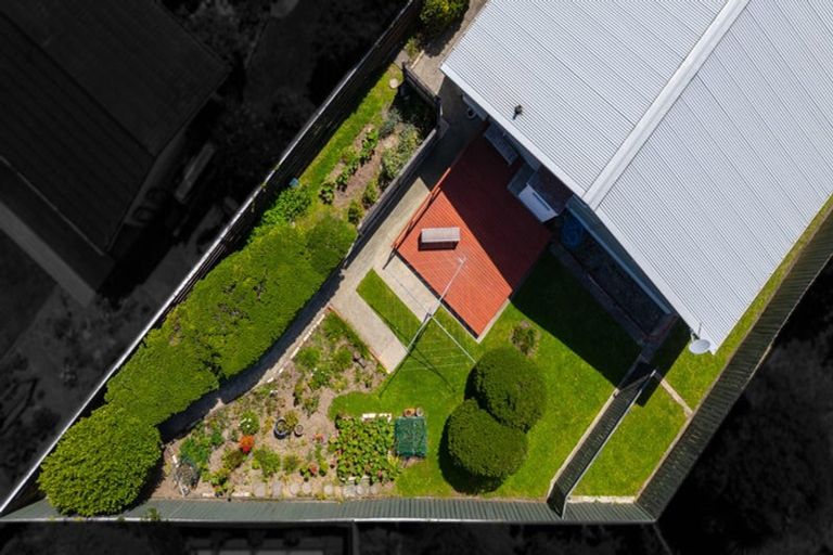 Photo of property in 2 Windermeer Grove, Churton Park, Wellington, 6037