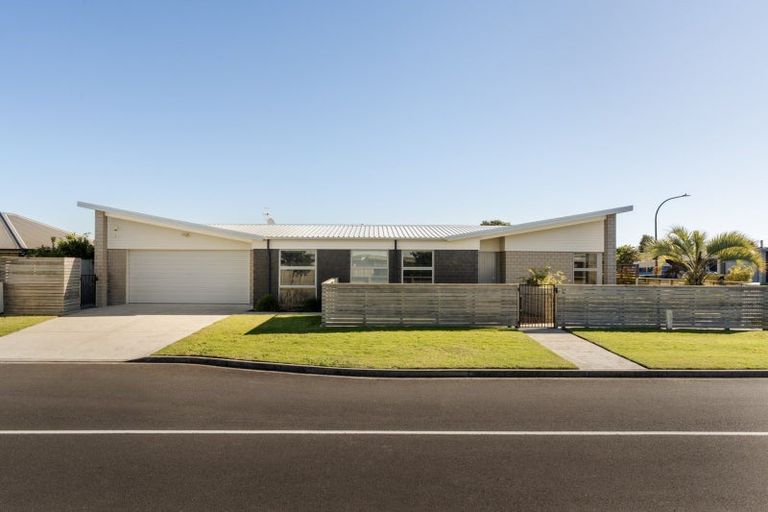 Photo of property in 1 Butterworth Crescent, Papamoa Beach, Papamoa, 3118