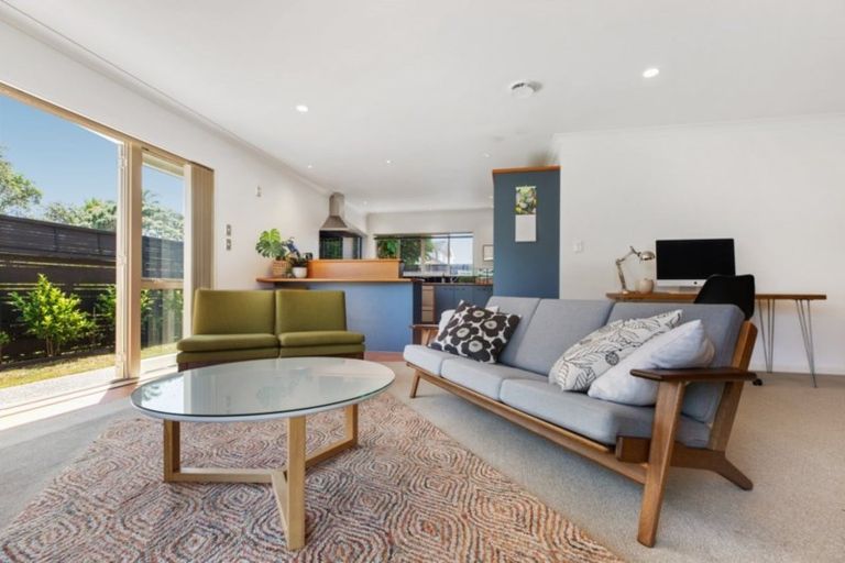 Photo of property in 430a Great South Road, Opaheke, Papakura, 2113