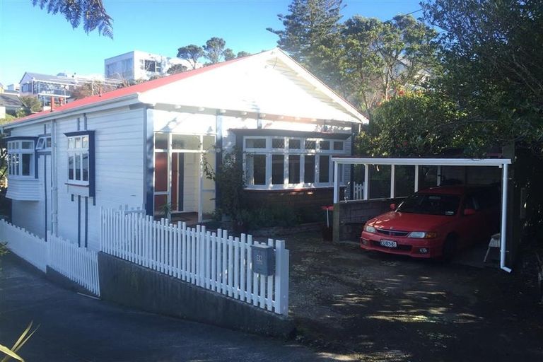 Photo of property in 37 Dorking Road, Brooklyn, Wellington, 6021