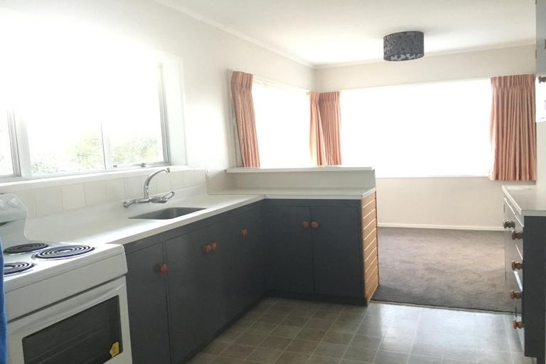 Photo of property in 25 Walnut Lane, Browns Bay, Auckland, 0630