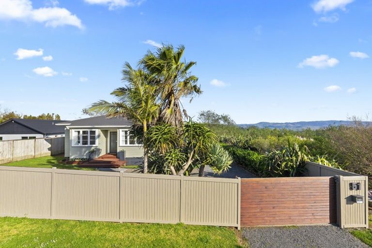 Photo of property in 51 Burrow Road, Pukekohe, 2120