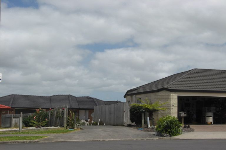 Photo of property in 10 Eloise Place, Clendon Park, Auckland, 2103