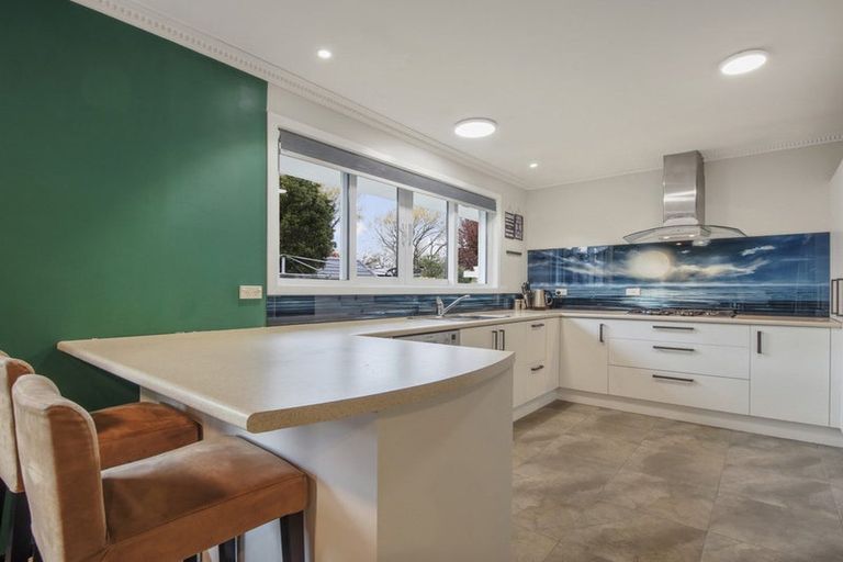 Photo of property in 17 Hillcrest Place, Avonhead, Christchurch, 8042