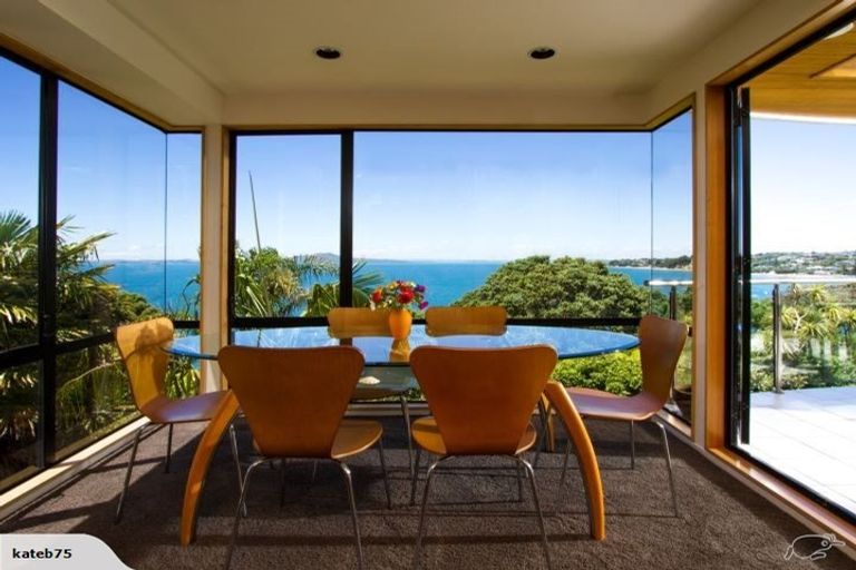 Photo of property in 2/19 Churchill Road, Murrays Bay, Auckland, 0630