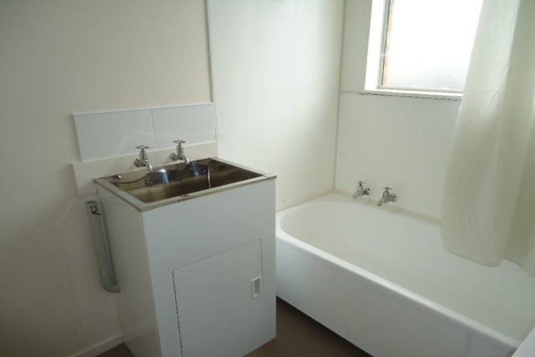 Photo of property in 2/7 Division Street, Riccarton, Christchurch, 8041