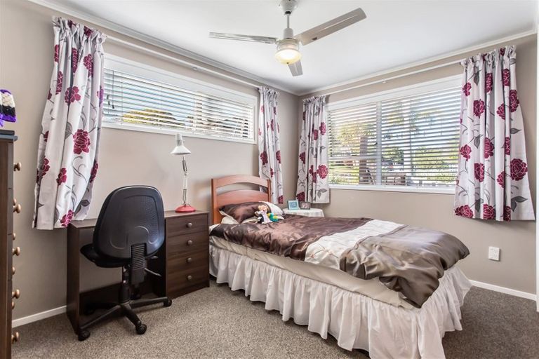 Photo of property in 34 Lewisham Street, Highland Park, Auckland, 2010