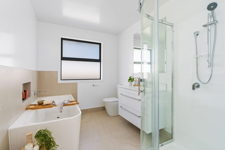 Photo of property in 49 Te Taniwha Road, One Tree Point, 0118