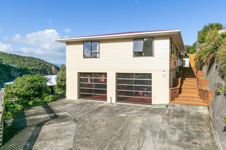 Photo of property in 19c Cave Road, Houghton Bay, Wellington, 6023