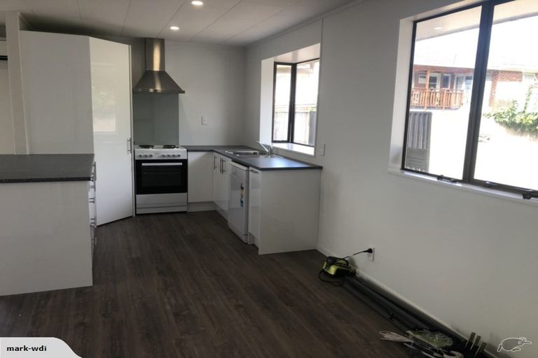 Photo of property in 15 Wakeling Avenue, Te Atatu South, Auckland, 0610