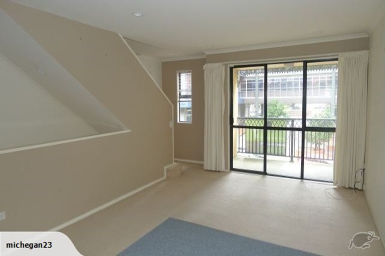 Photo of property in 25 Ballantrae Place, Thorndon, Wellington, 6011