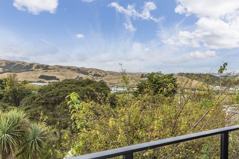 Photo of property in 56 Motuhara Road, Plimmerton, Porirua, 5026