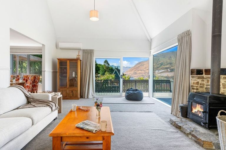 Photo of property in 8 Arawata Terrace, Fernhill, Queenstown, 9300