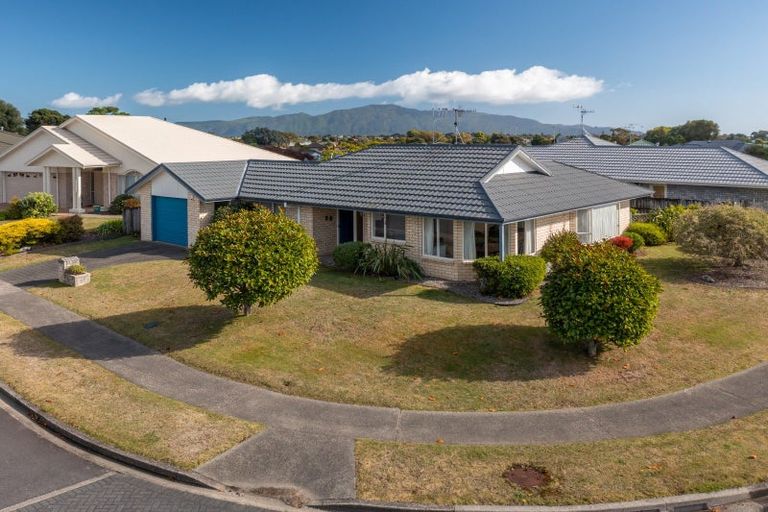 Photo of property in 2 Crown Hill, Paraparaumu, 5032