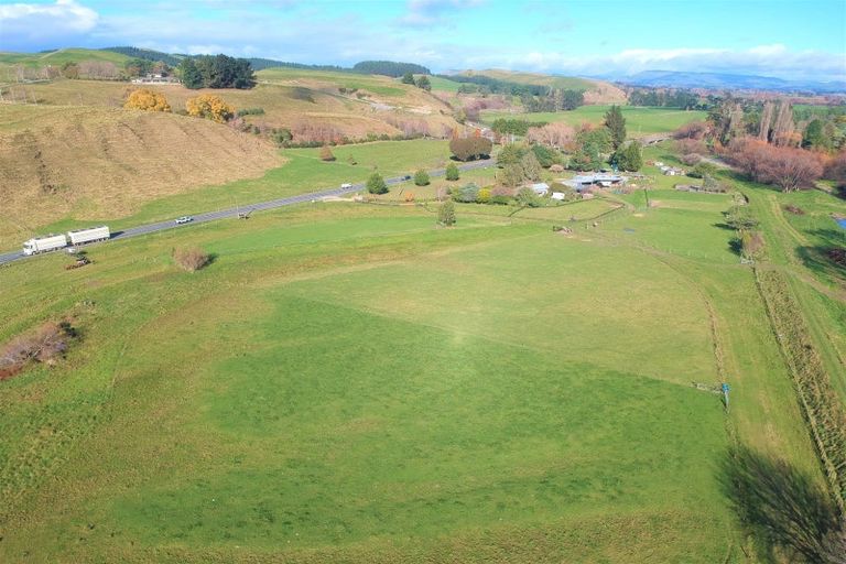 Photo of property in 2966 State Highway 2, Waipukurau, 4281