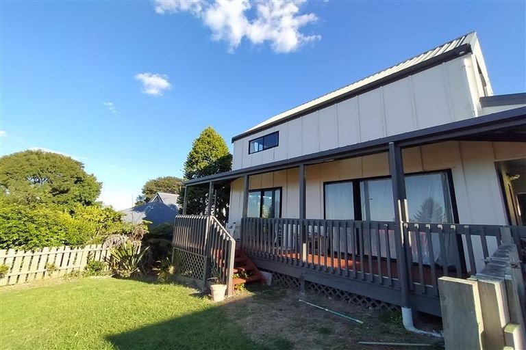 Photo of property in 1/20 Cassandra Grove, Totara Vale, Auckland, 0629