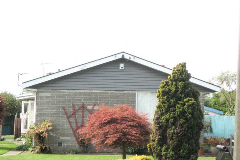 Photo of property in 14 Hannah Place, Redwood, Christchurch, 8051