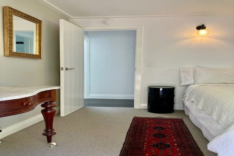 Photo of property in 129 Marine Parade, Seatoun, Wellington, 6022