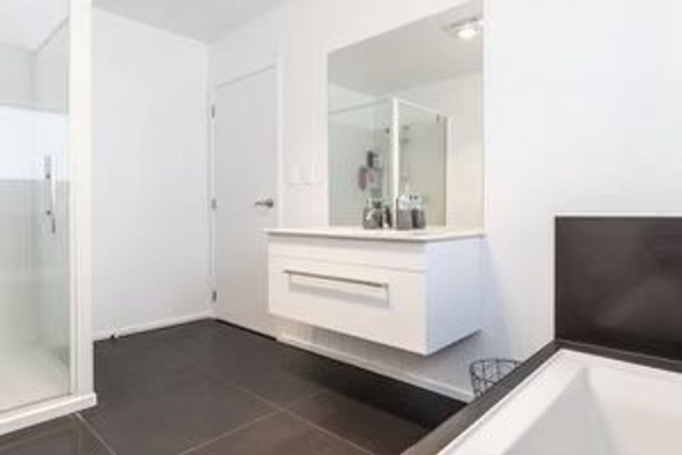 Photo of property in 16 Charlotte Drive, Omokoroa, 3114