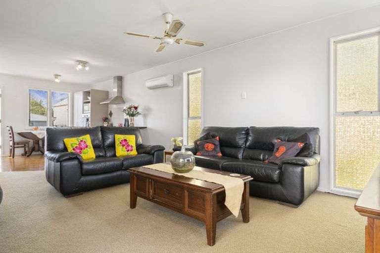 Photo of property in 63 Gloria Avenue, Te Atatu Peninsula, Auckland, 0610