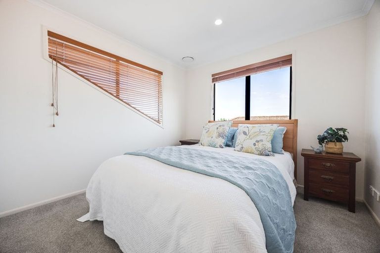 Photo of property in 22 Ballymore Drive, Pinehill, Auckland, 0632