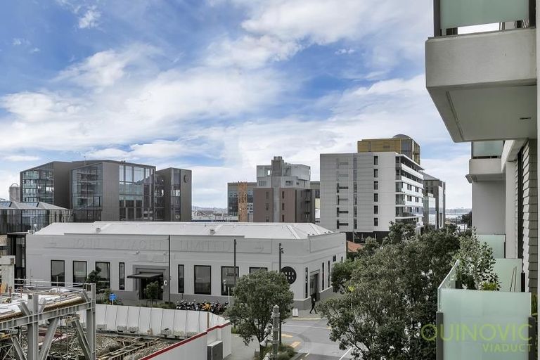 Photo of property in Halsey Apartments At Lighter Quay, 401/75 Halsey Street, Auckland Central, Auckland, 1010