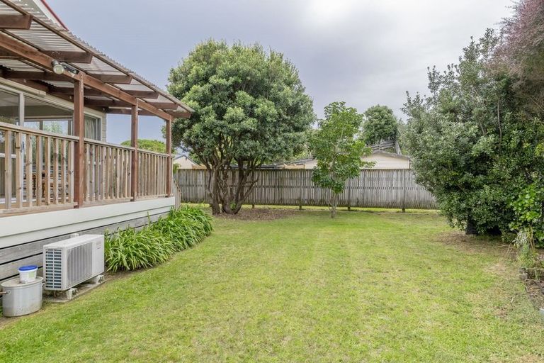 Photo of property in 35 Hicks Crescent, Waikanae Beach, Waikanae, 5036