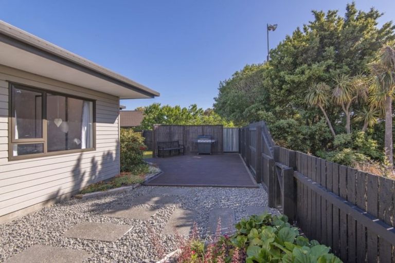 Photo of property in 3 Pinaster Place, Parklands, Christchurch, 8083