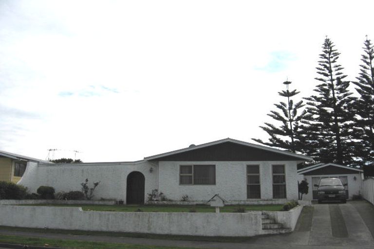 Photo of property in 4 Karyn Street, Castlecliff, Whanganui, 4501