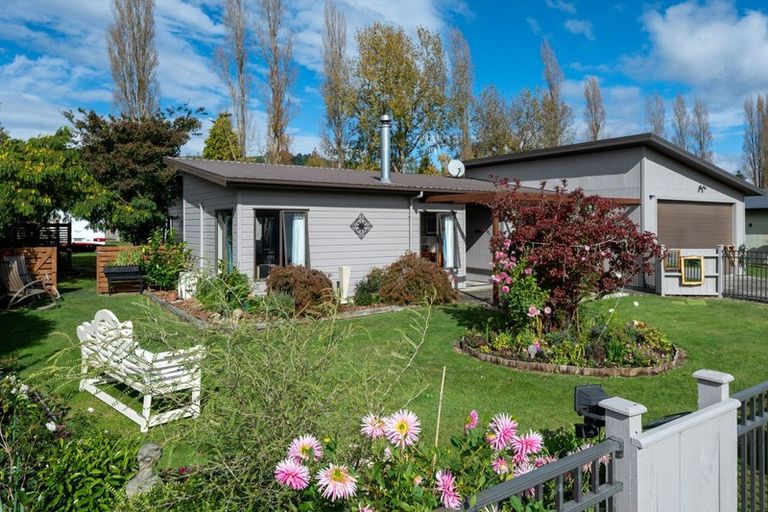 Photo of property in 110 Kinloch Road, Kinloch, Taupo, 3377