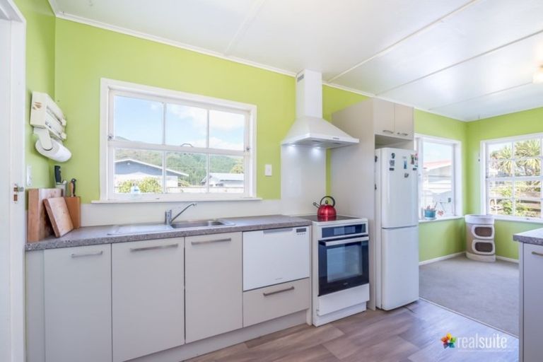 Photo of property in 280 Wellington Road, Wainuiomata, Lower Hutt, 5014