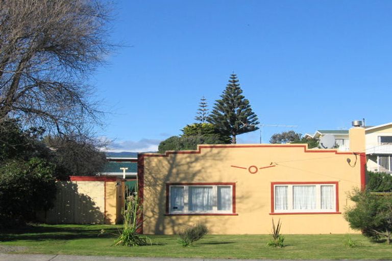 Photo of property in 8 Ngaio Street, Otaki Beach, Otaki, 5512