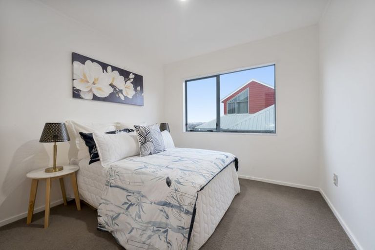 Photo of property in 30 Farquhar Road, Glendene, Auckland, 0602